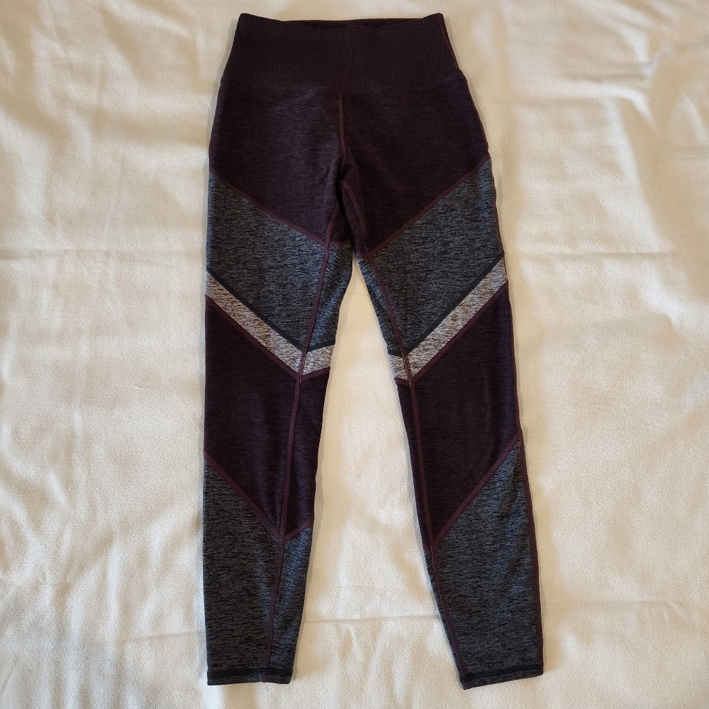 Alo Yoga Sheila Leggings Colorblock Size XS Burgandy Gray